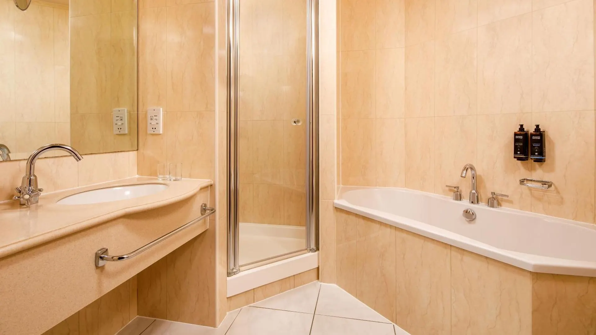 Holland House Hotel Cardiff By Sunday 4*,  Verenigd Koninkrijk