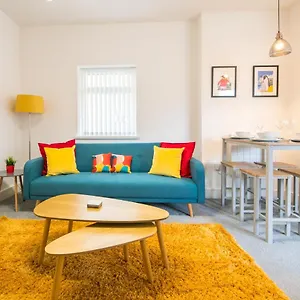Detached Coach House Near Principality Stadium In Holiday home