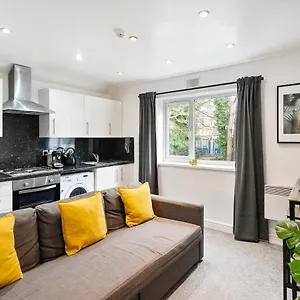 Nr Centre & Park For Up To 6 Apartment