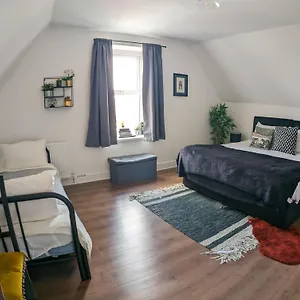 Phenix - Huge 3 Bed, Super Equipped Apartment. Apartment
